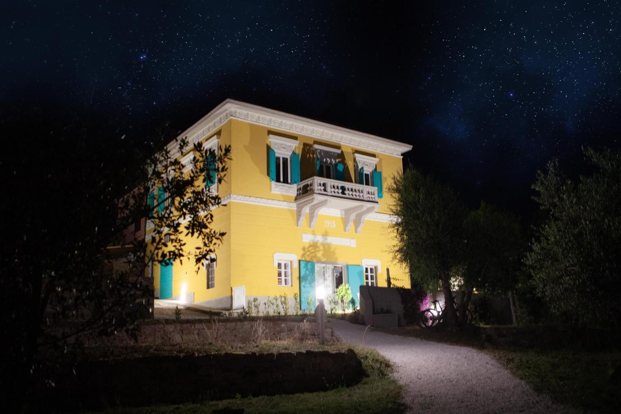 Villa Le Api Марина ди Кампо Екстериор снимка